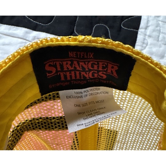 Stranger Things Dustin's OSFM Snapback Hat Season 5 Black/Yellow - Picture 5 of 6